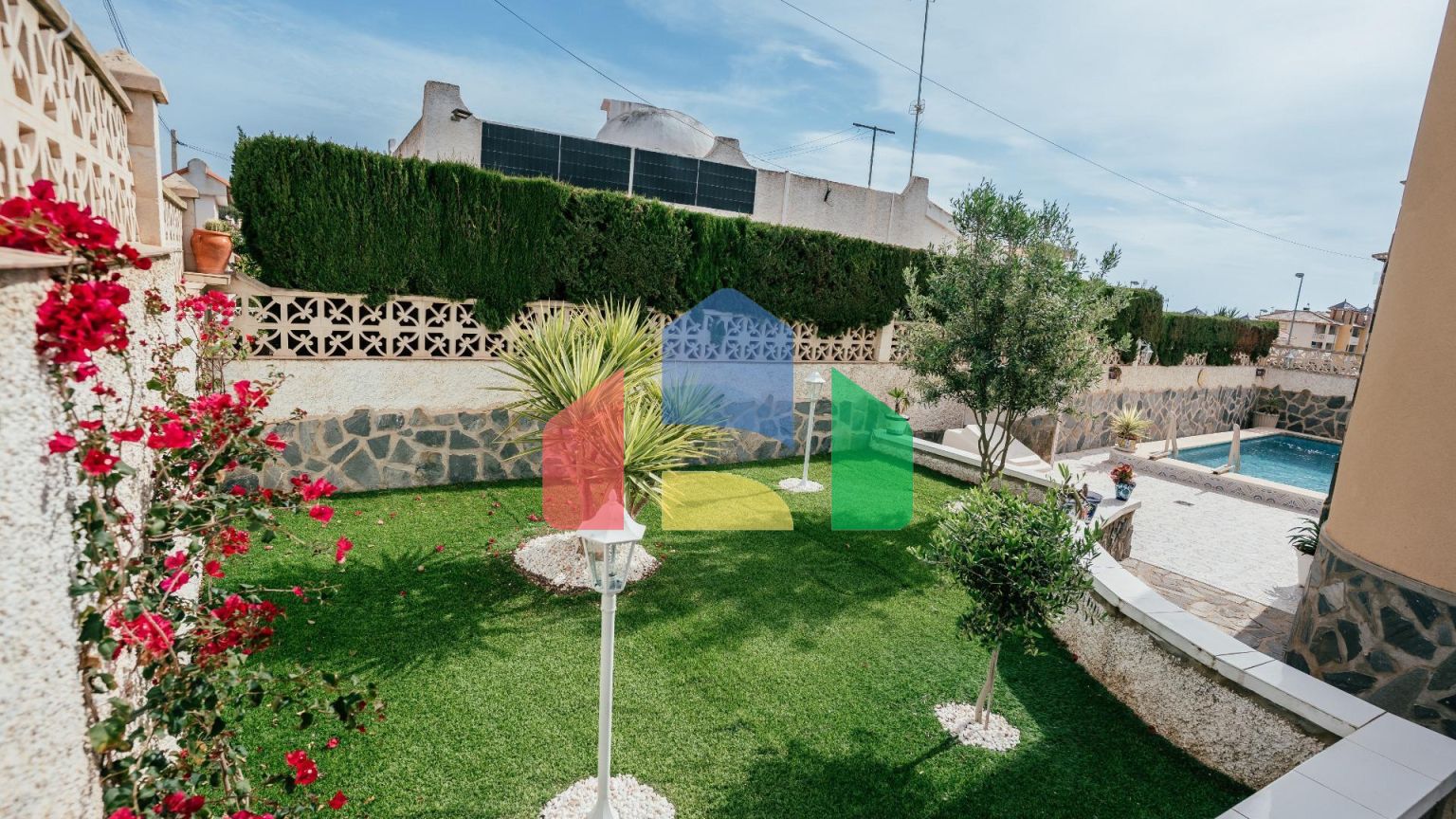 Вилла в испанском стиле в эксклюзивном районе вилл