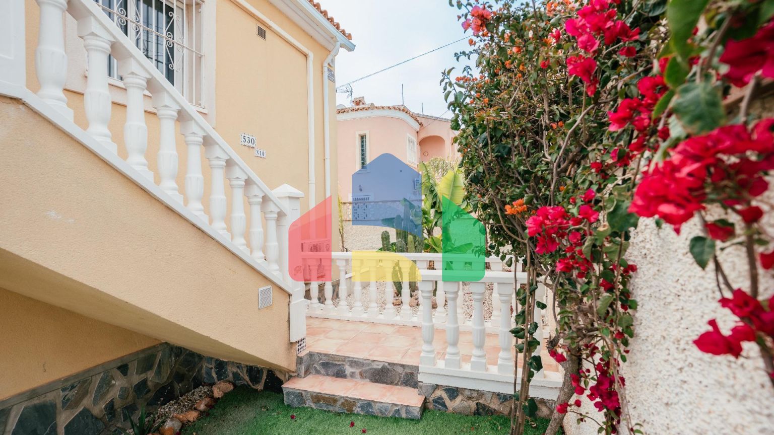 Вилла в испанском стиле в эксклюзивном районе вилл