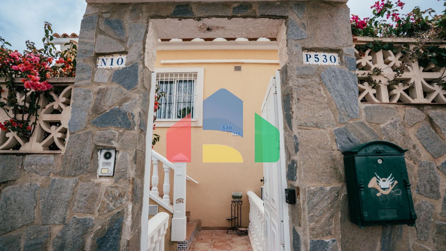 Вилла в испанском стиле в эксклюзивном районе вилл