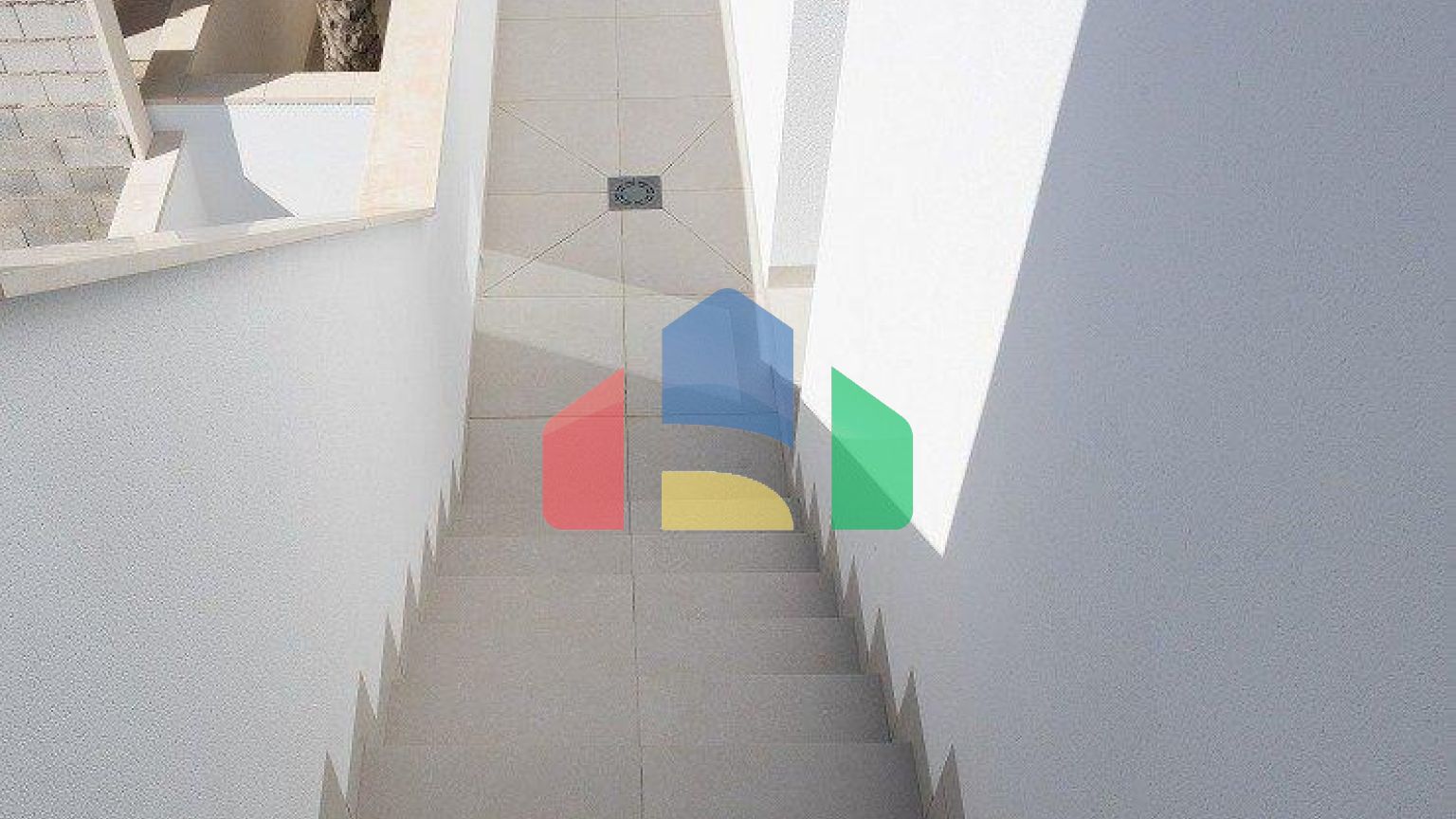 СОВРЕМЕННАЯ ВИЛЛА СО ВСЕМИ УДОБСТВАМИ