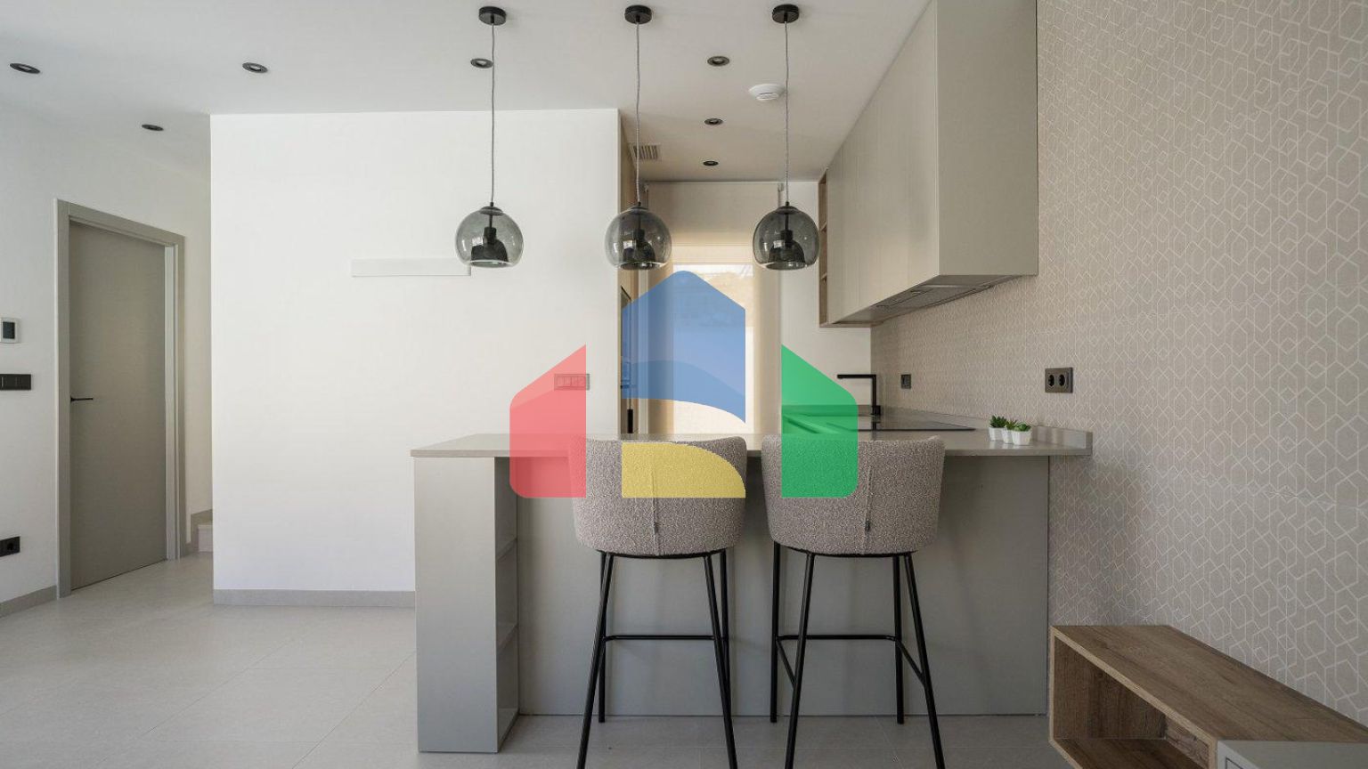 СОВРЕМЕННАЯ ВИЛЛА СО ВСЕМИ УДОБСТВАМИ