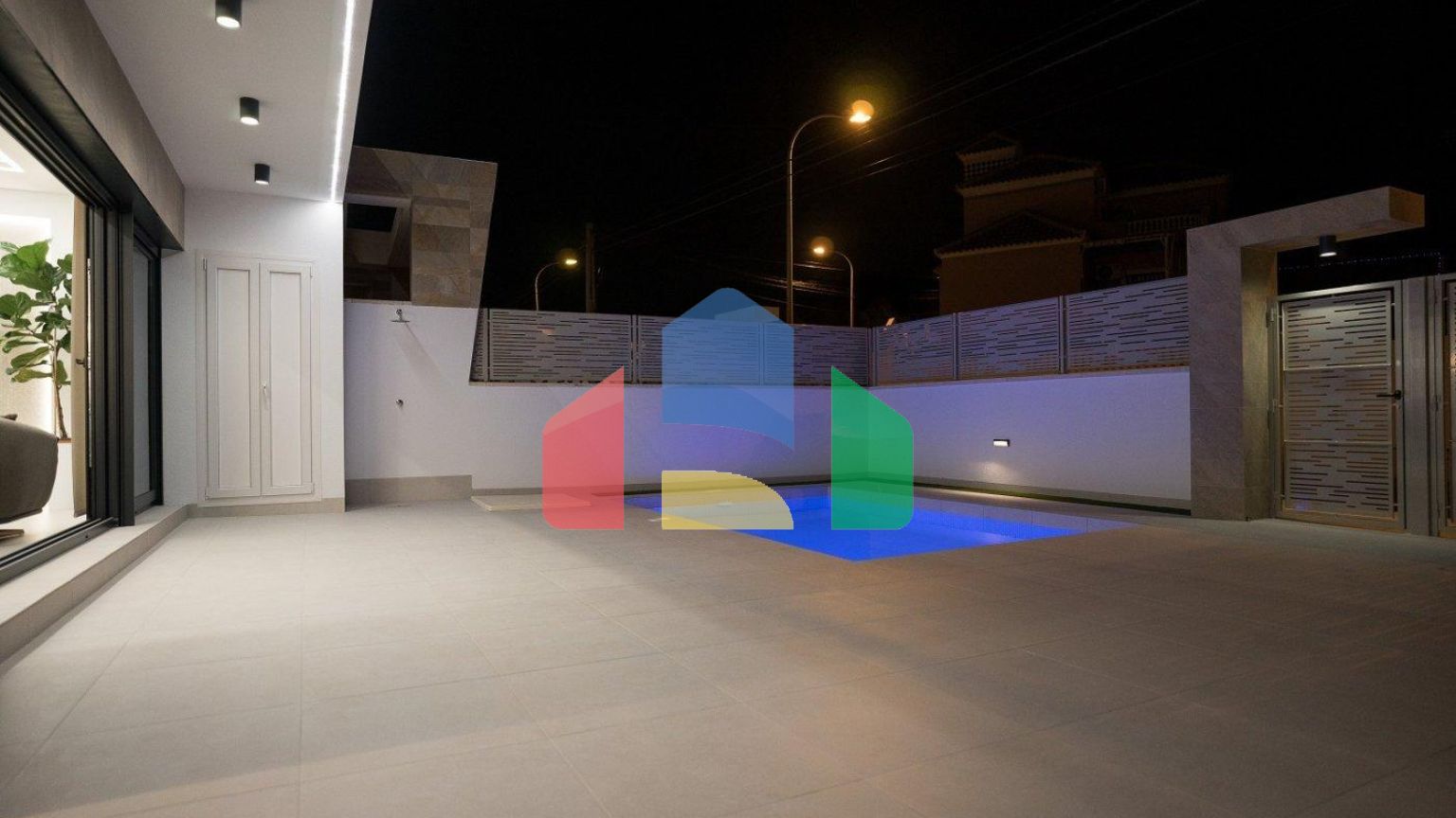 СОВРЕМЕННАЯ ВИЛЛА СО ВСЕМИ УДОБСТВАМИ