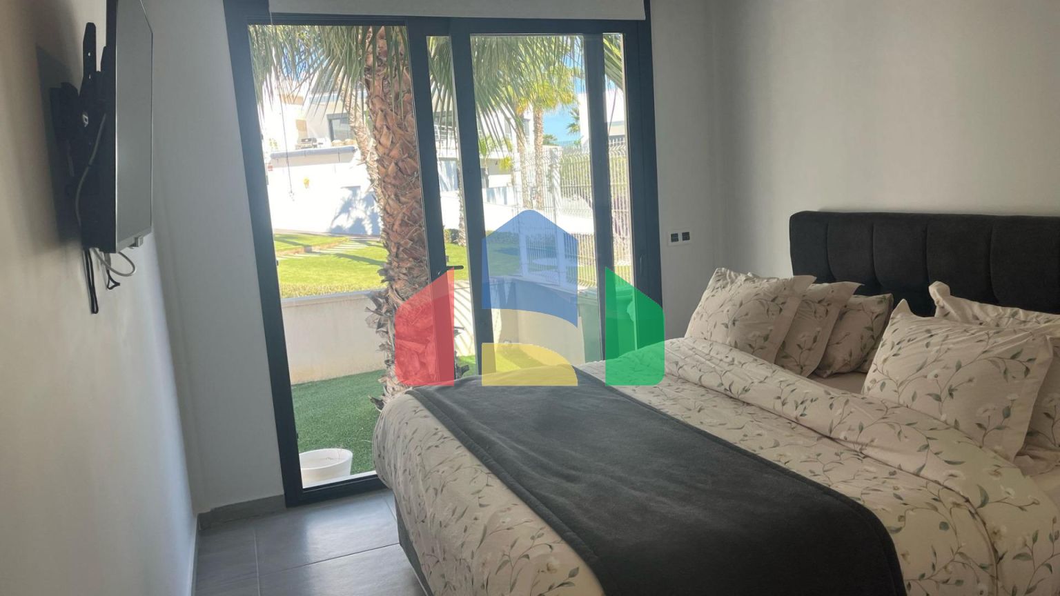 Великолепный дом с видом на море и частным бассейном в Сан-Мигель-де-Салинас