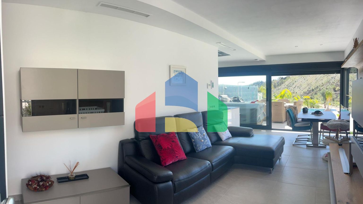 Великолепный дом с видом на море и частным бассейном в Сан-Мигель-де-Салинас