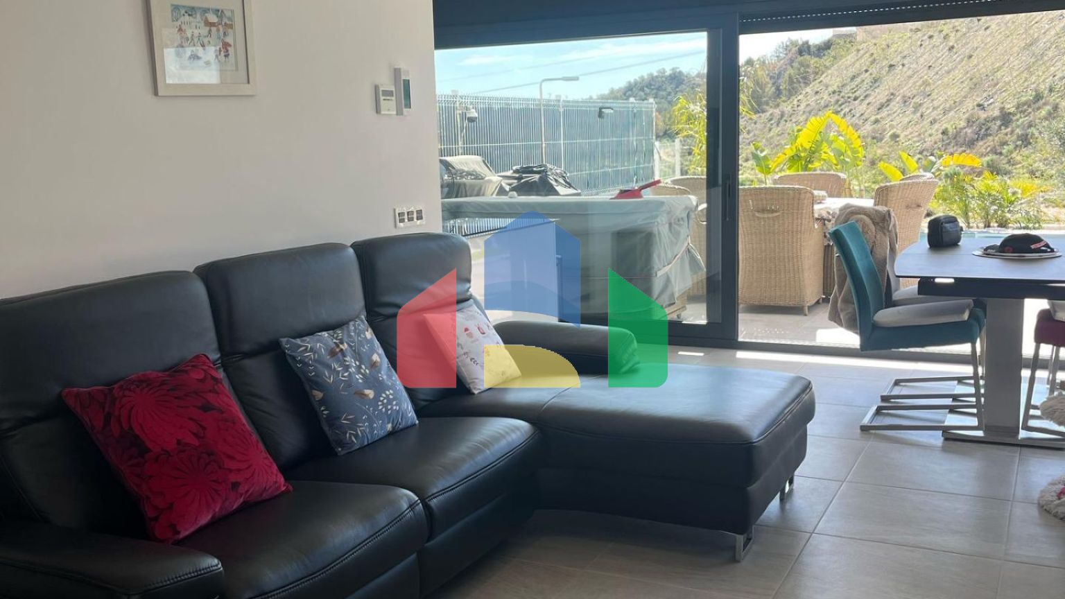 Великолепный дом с видом на море и частным бассейном в Сан-Мигель-де-Салинас