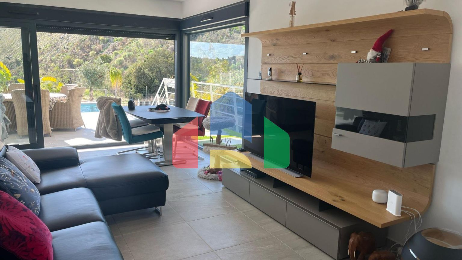 Великолепный дом с видом на море и частным бассейном в Сан-Мигель-де-Салинас