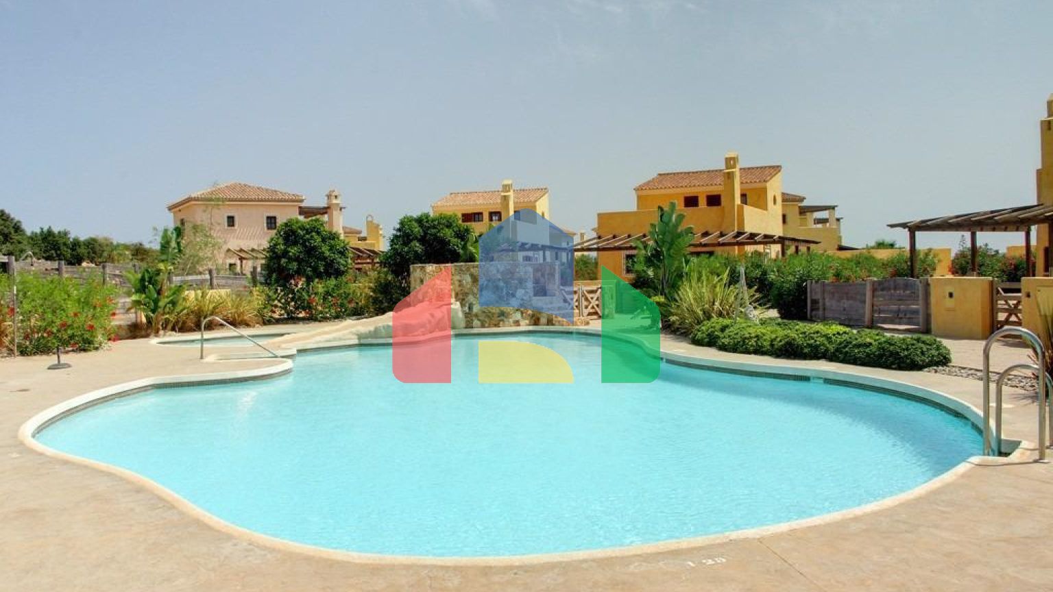 ПОТРЯСАЮЩИЕ НОВЫЕ РОСКОШНЫЕ ВИЛЛЫ В ПУСТЫНЕ ГОЛЬФ-ПОЛЯ