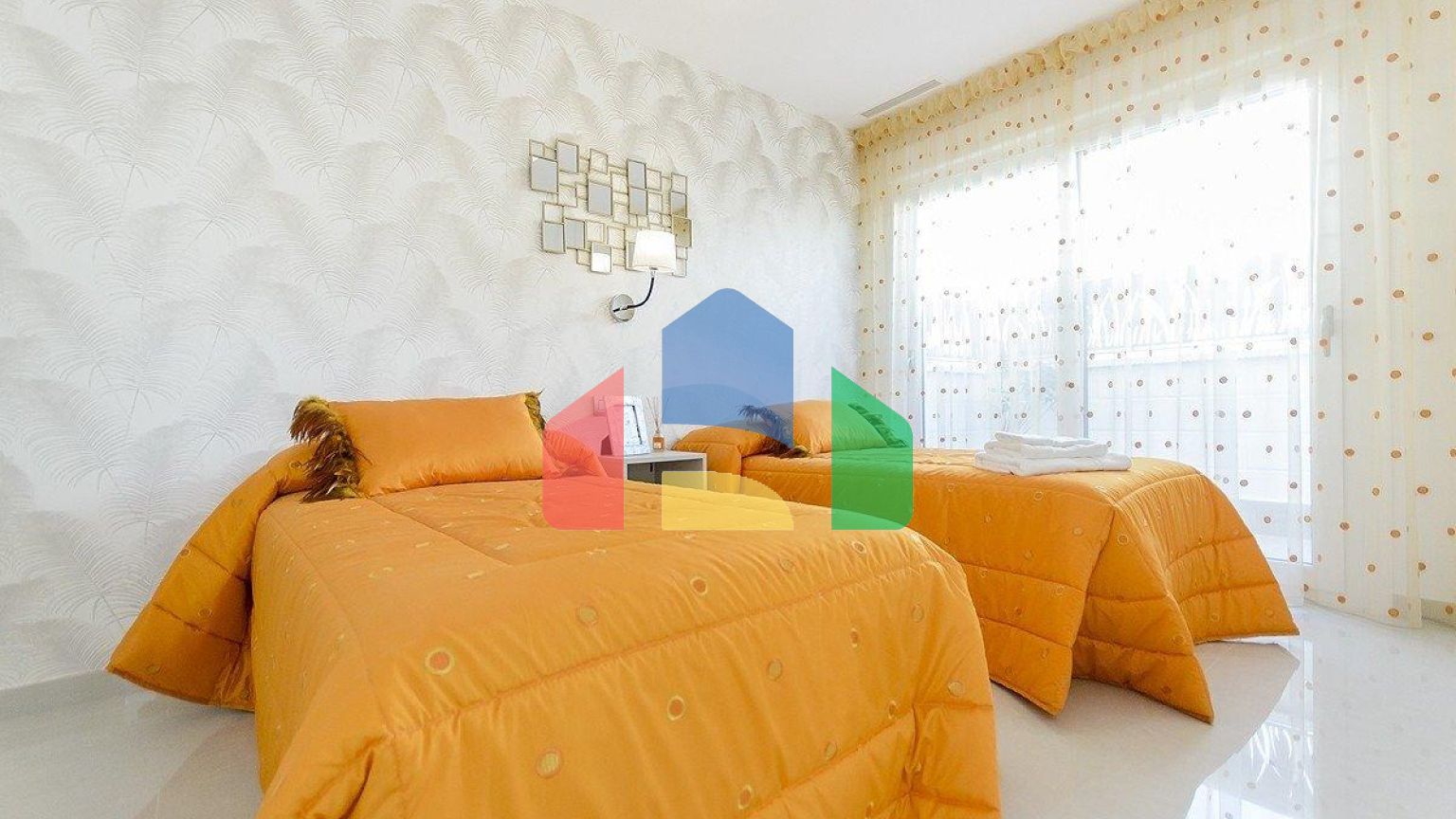 НОВАЯ ПОСТРОЕННАЯ ВИЛЛА В PLAYA HONDA