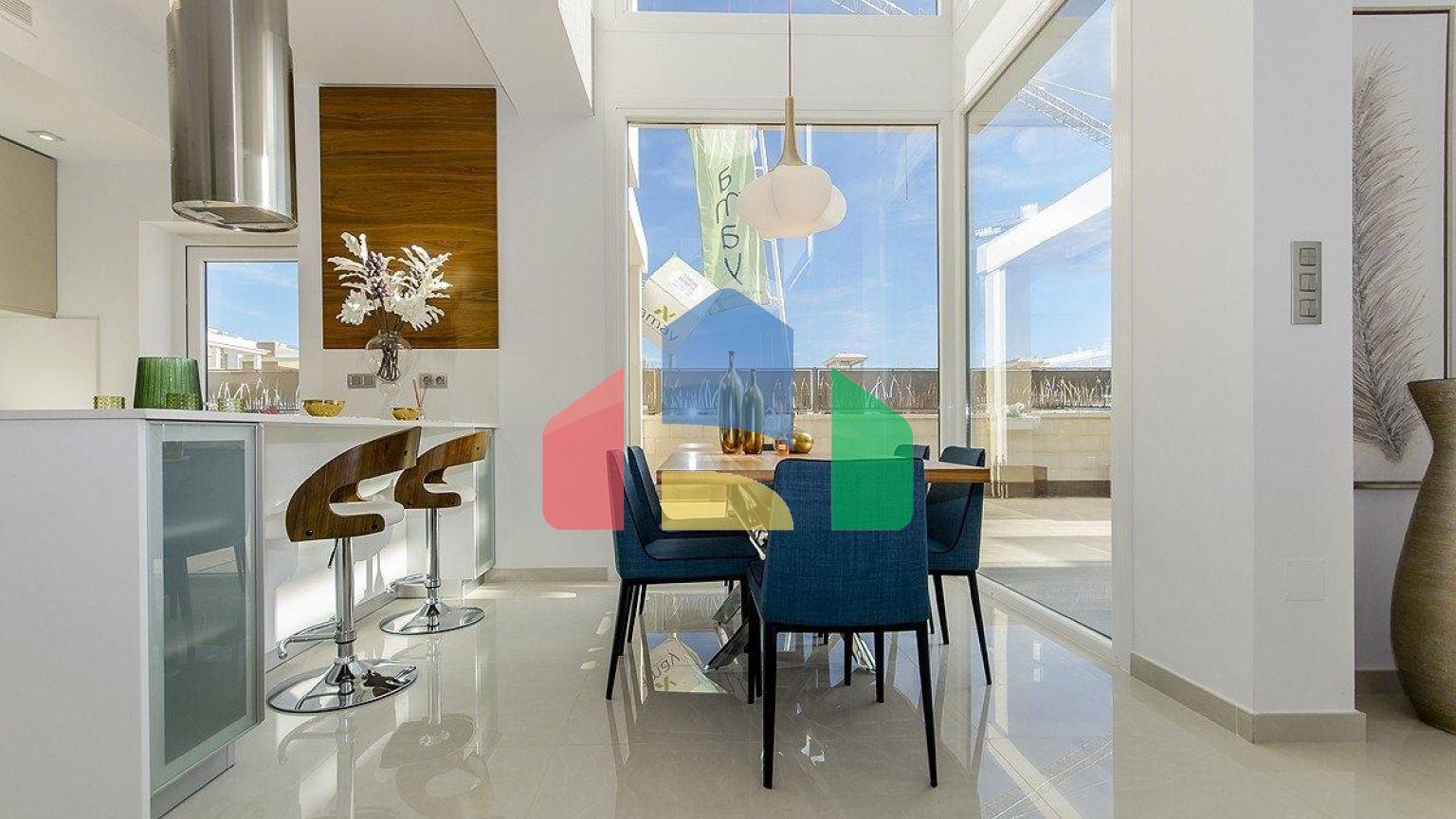 НОВАЯ ПОСТРОЕННАЯ ВИЛЛА В PLAYA HONDA