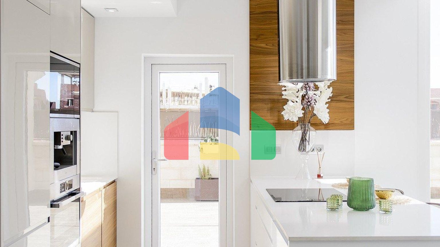 НОВАЯ ПОСТРОЕННАЯ ВИЛЛА В PLAYA HONDA