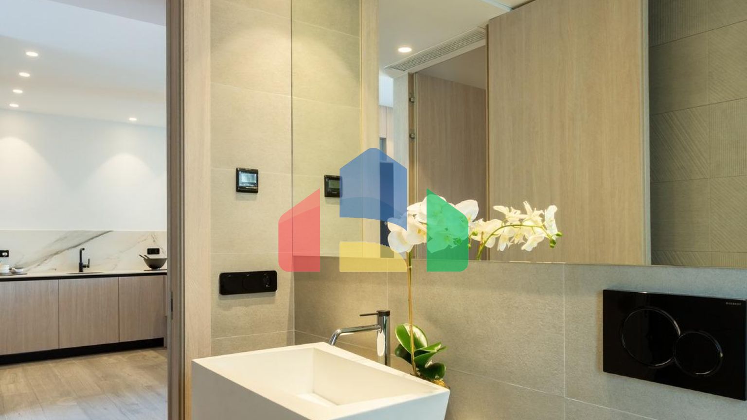 ФАНТАСТИЧЕСКАЯ СРЕДИЗЕМНОМОРСКАЯ ВИЛЛА НА ПОЛЕ ДЛЯ ГОЛЬФА НЕДАЛЕКО ОТ МОРЯ