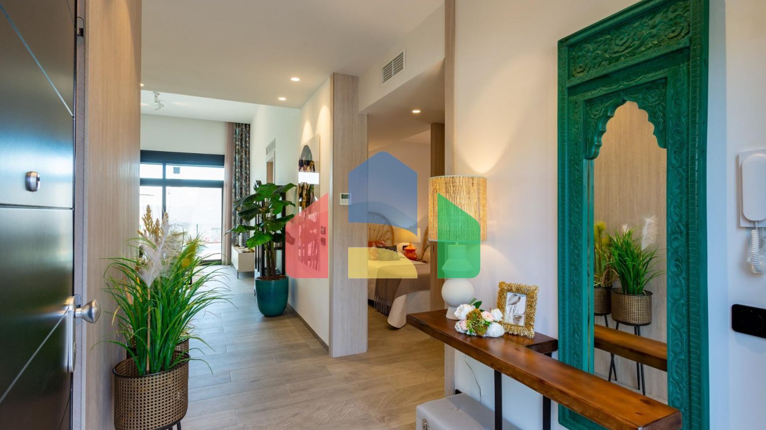 ФАНТАСТИЧЕСКАЯ СРЕДИЗЕМНОМОРСКАЯ ВИЛЛА НА ПОЛЕ ДЛЯ ГОЛЬФА НЕДАЛЕКО ОТ МОРЯ