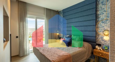 ФАНТАСТИЧЕСКАЯ СРЕДИЗЕМНОМОРСКАЯ ВИЛЛА НА ПОЛЕ ДЛЯ ГОЛЬФА НЕДАЛЕКО ОТ МОРЯ