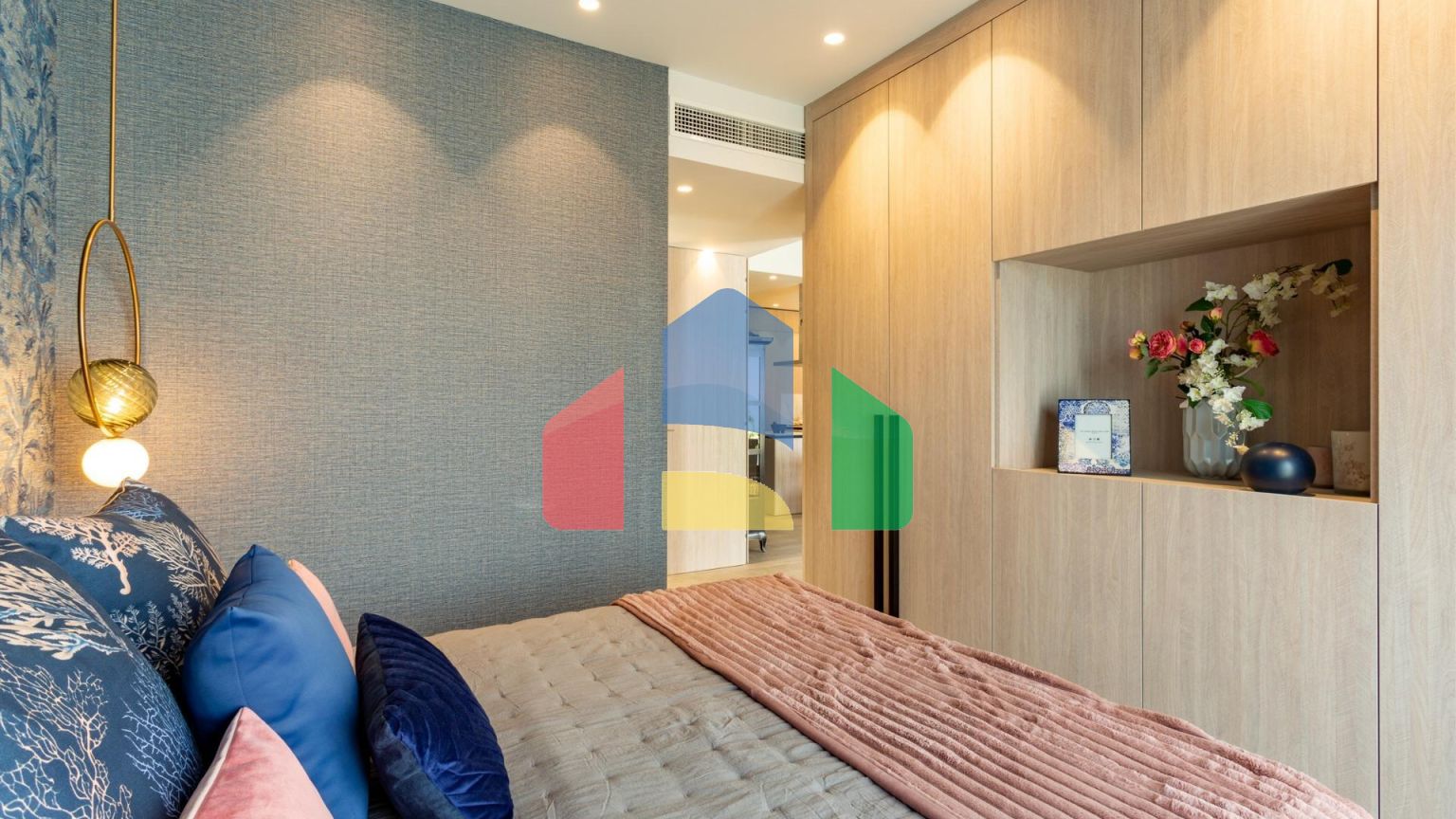 ФАНТАСТИЧЕСКАЯ СРЕДИЗЕМНОМОРСКАЯ ВИЛЛА НА ПОЛЕ ДЛЯ ГОЛЬФА НЕДАЛЕКО ОТ МОРЯ