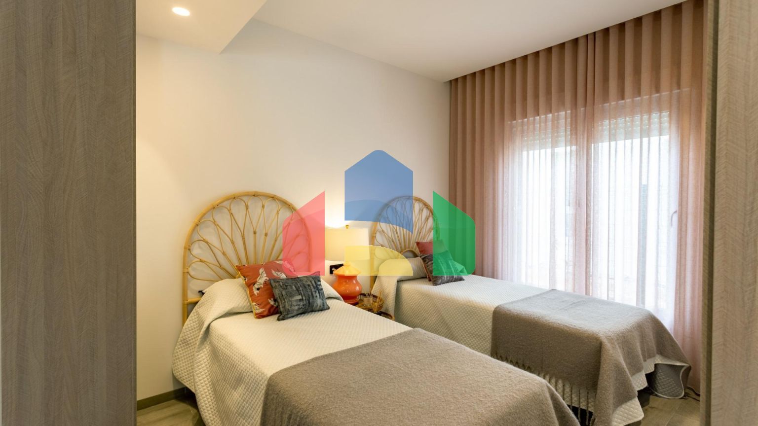 ФАНТАСТИЧЕСКАЯ СРЕДИЗЕМНОМОРСКАЯ ВИЛЛА НА ПОЛЕ ДЛЯ ГОЛЬФА НЕДАЛЕКО ОТ МОРЯ