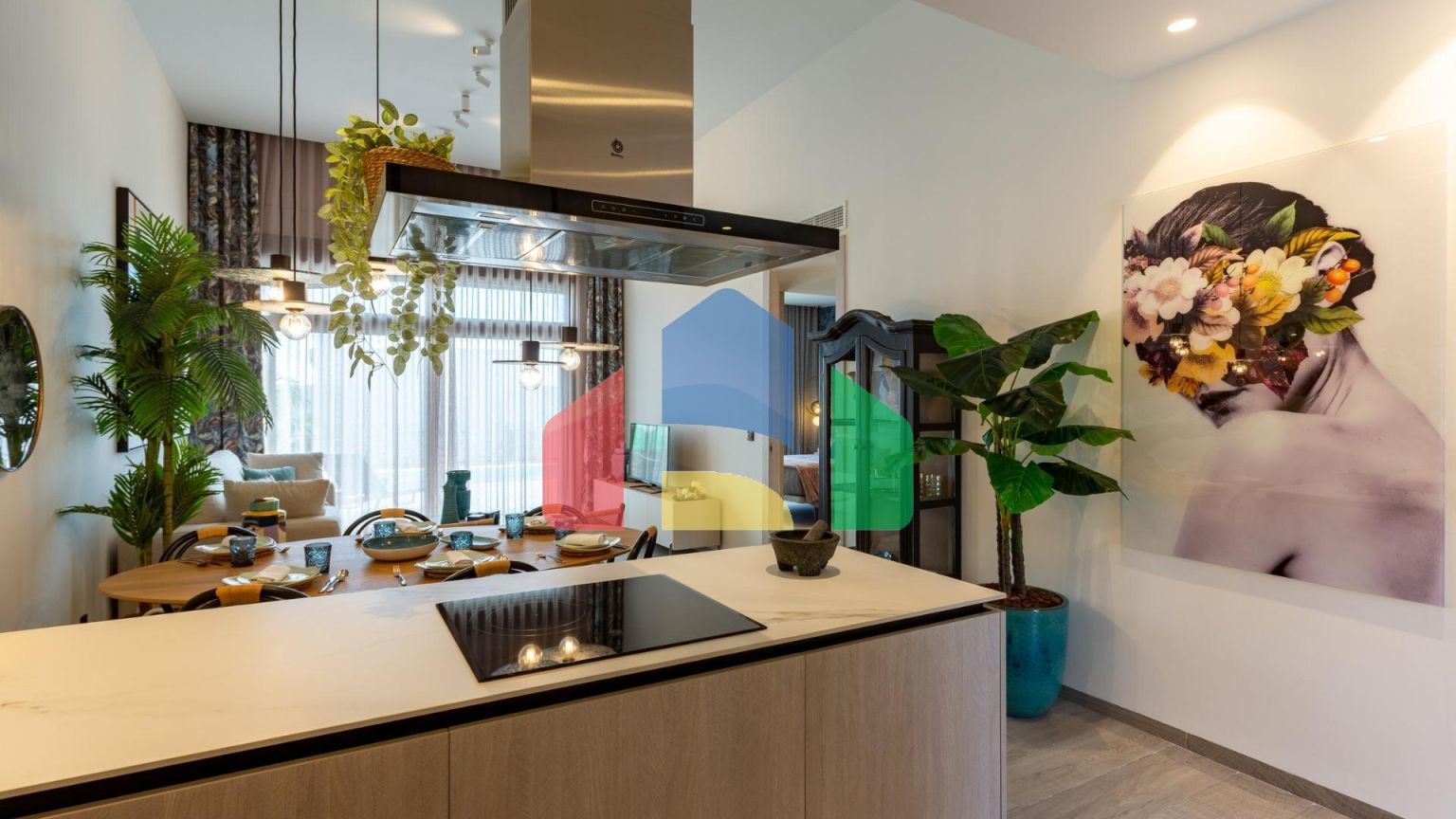 ФАНТАСТИЧЕСКАЯ СРЕДИЗЕМНОМОРСКАЯ ВИЛЛА НА ПОЛЕ ДЛЯ ГОЛЬФА НЕДАЛЕКО ОТ МОРЯ