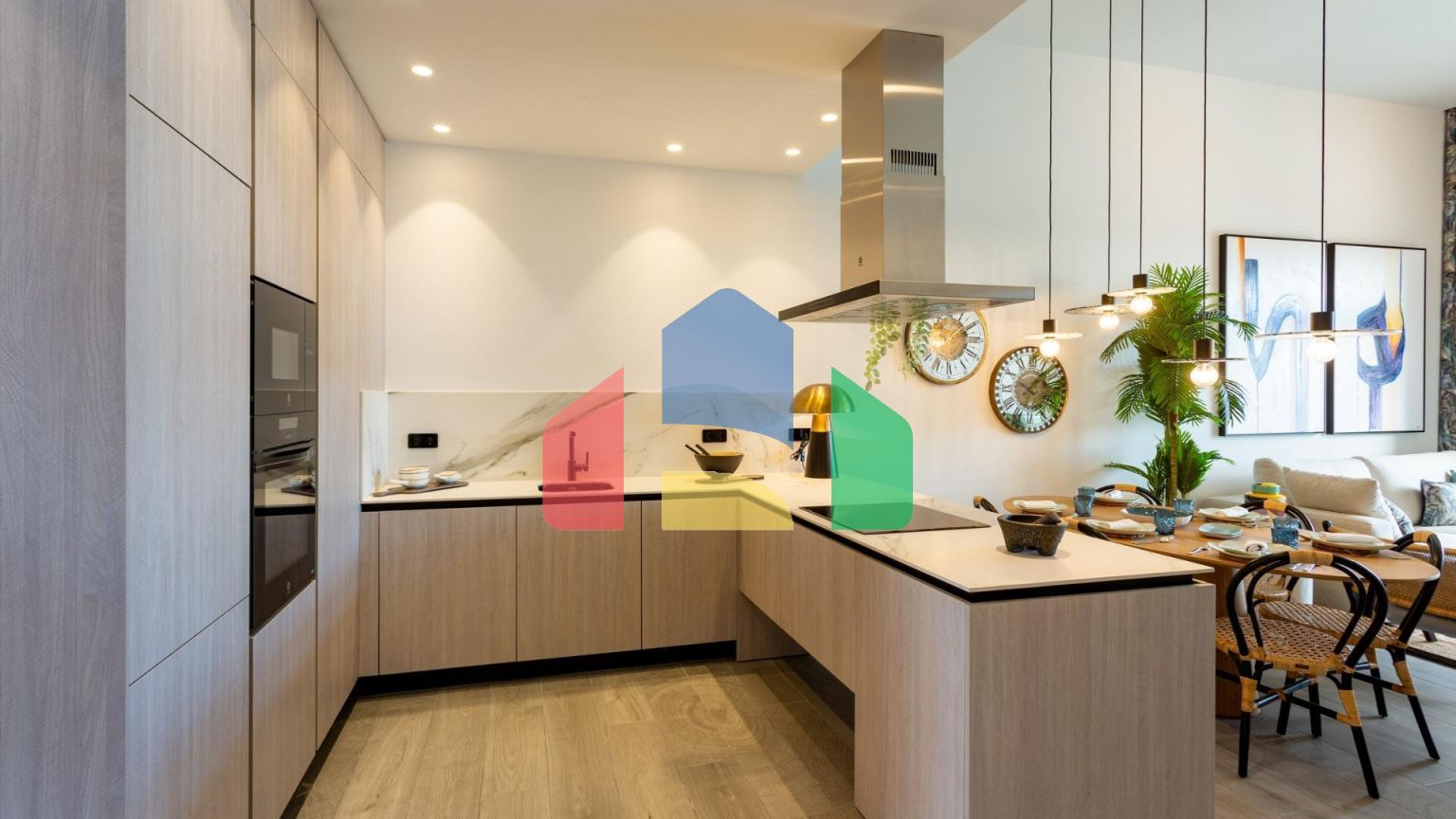 ФАНТАСТИЧЕСКАЯ СРЕДИЗЕМНОМОРСКАЯ ВИЛЛА НА ПОЛЕ ДЛЯ ГОЛЬФА НЕДАЛЕКО ОТ МОРЯ