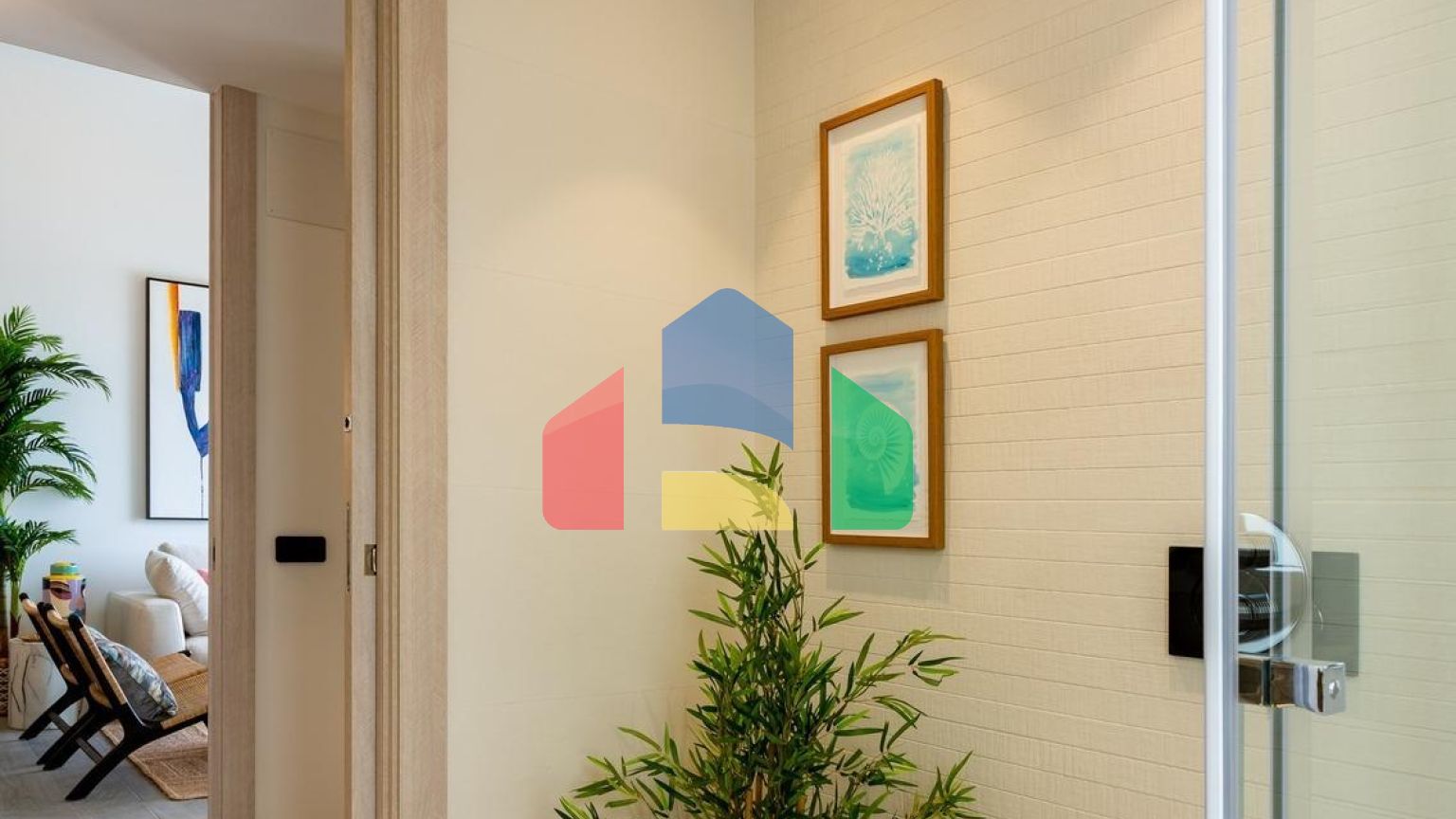 ФАНТАСТИЧЕСКАЯ СРЕДИЗЕМНОМОРСКАЯ ВИЛЛА НА ПОЛЕ ДЛЯ ГОЛЬФА НЕДАЛЕКО ОТ МОРЯ