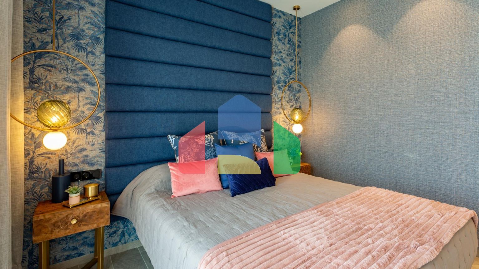 ФАНТАСТИЧЕСКАЯ СРЕДИЗЕМНОМОРСКАЯ ВИЛЛА НА ПОЛЕ ДЛЯ ГОЛЬФА НЕДАЛЕКО ОТ МОРЯ