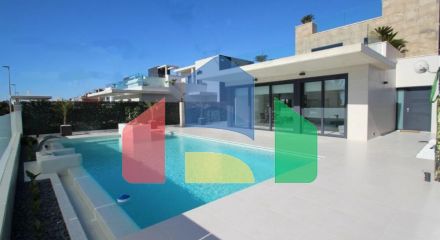 Комплекс «Bellavista» Здесь мы продаем отдельные виллы. Цена от 469000 евро