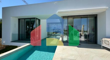 Люксовая вилла на продажу в Las Colinas Golf & Country Club – Вид на море и гольф, эксклюзивный дизайн