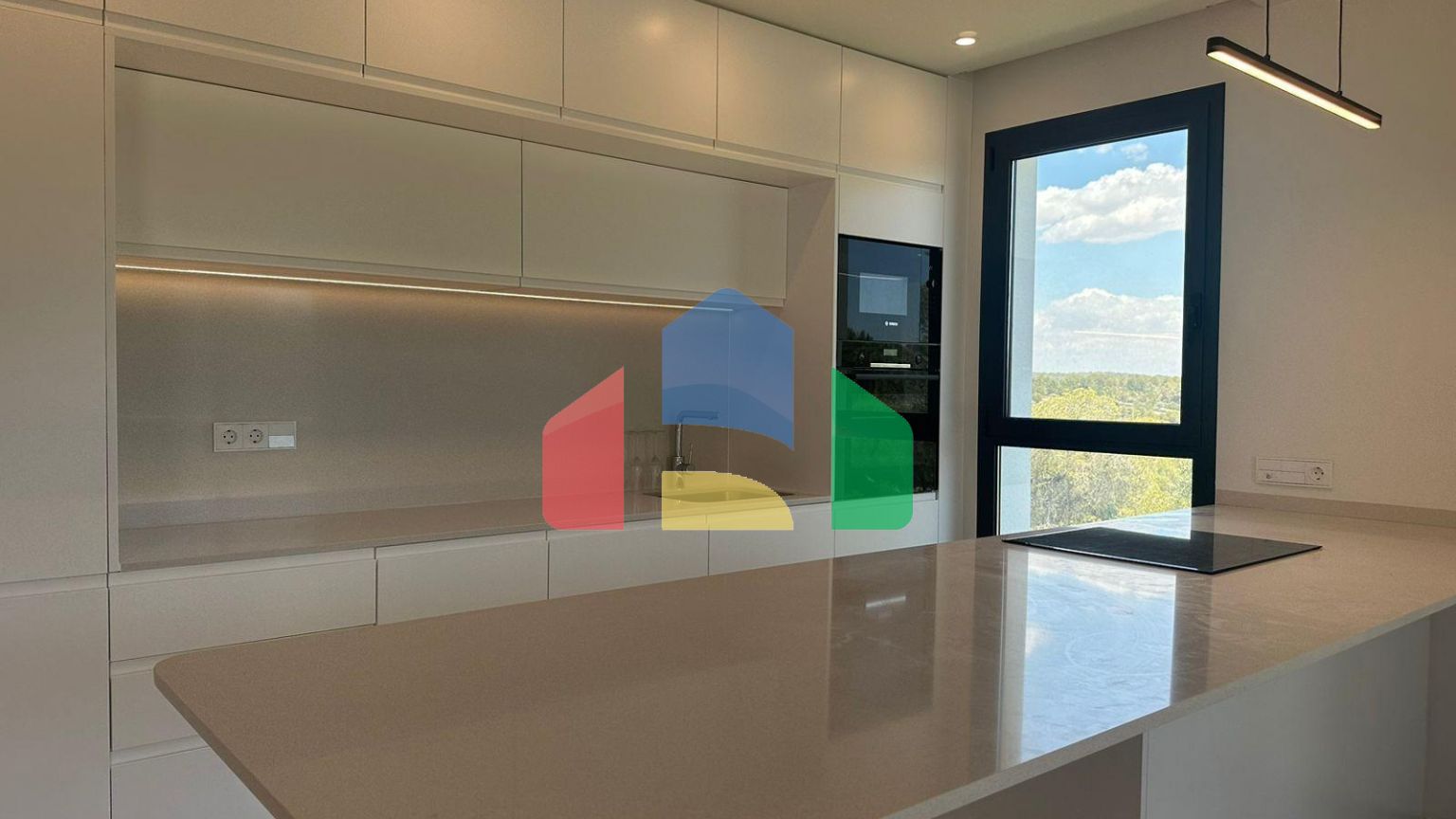 Продается новая квартира в Лас Колинас Гольф Резорт