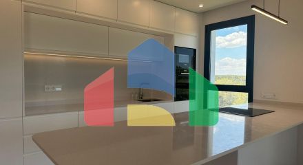 Продается новая квартира в Лас Колинас Гольф Резорт