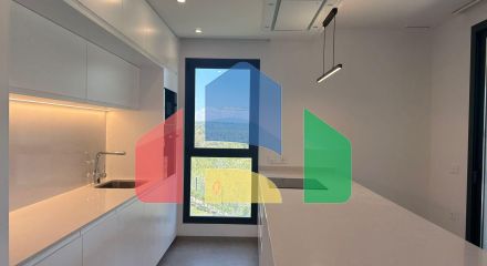 Продается новая квартира в Лас Колинас Гольф Резорт