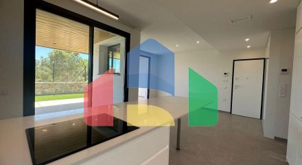 Продается новая квартира в Лас Колинас Гольф Резорт