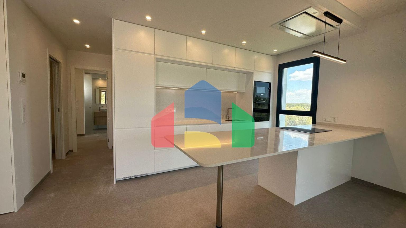 Продается новая квартира в Лас Колинас Гольф Резорт