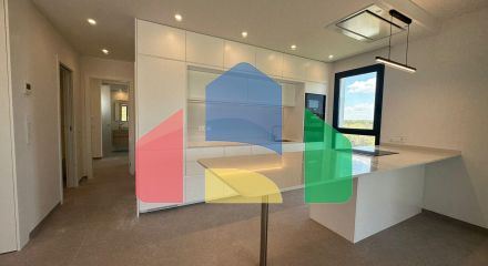 Продается новая квартира в Лас Колинас Гольф Резорт