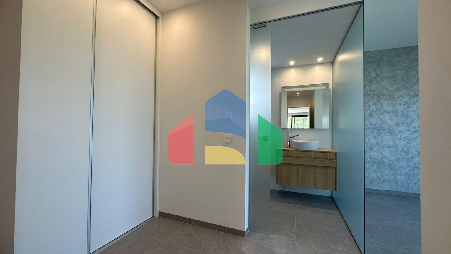 Продается новая квартира в Лас Колинас Гольф Резорт