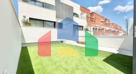 New Build Townhouses for Sale in Cox – 44 Modern Homes with Great Amenities