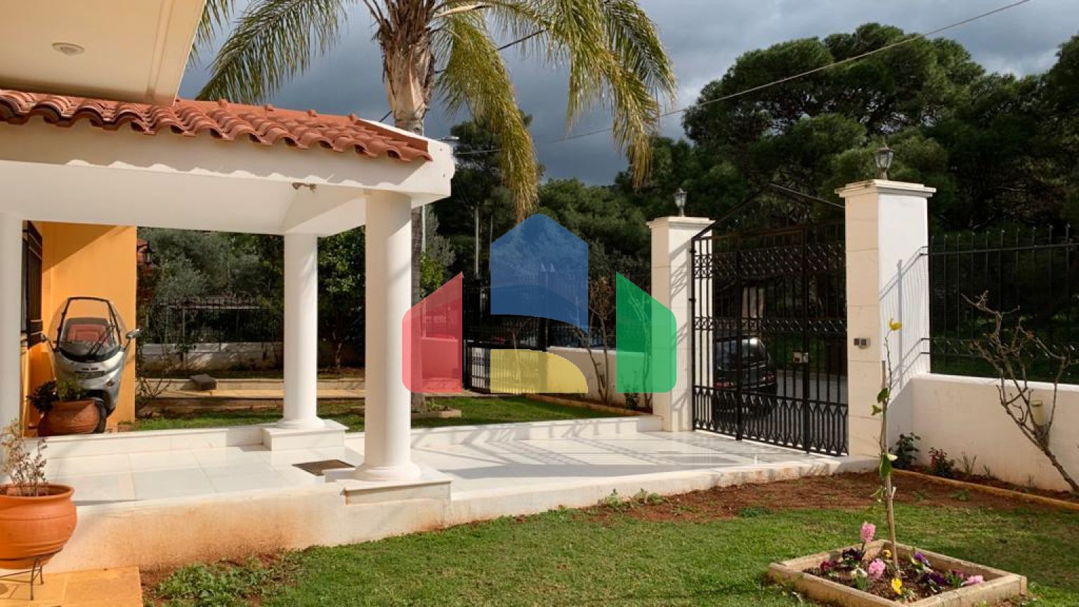 Продаж - Котедж 470 m² в Аттиці