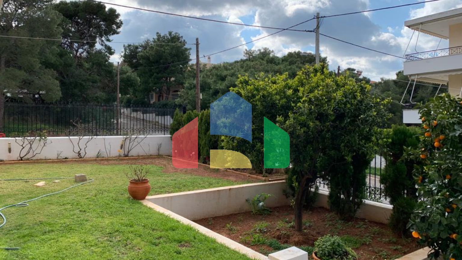 Продаж - Котедж 470 m² в Аттиці