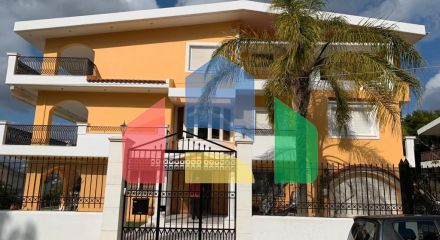 Продаж - Котедж 470 m² в Аттиці