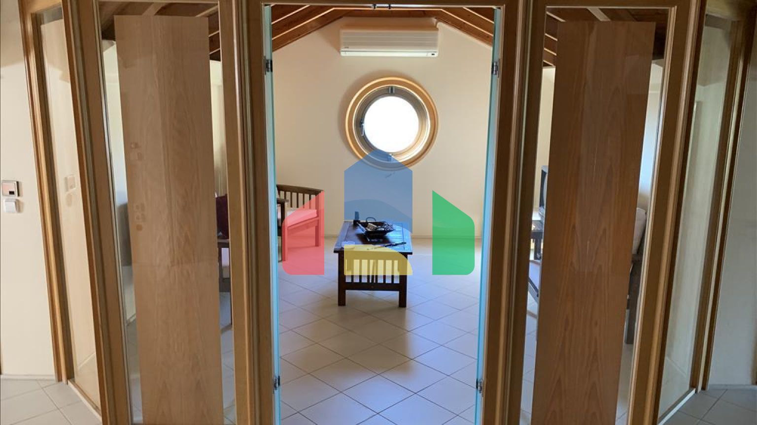 Продаж - Котедж 312 m² в Аттиці