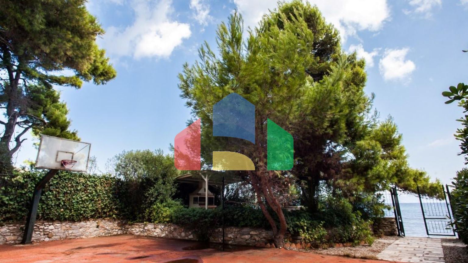 Продаж - Котедж 300 m² в Аттиці