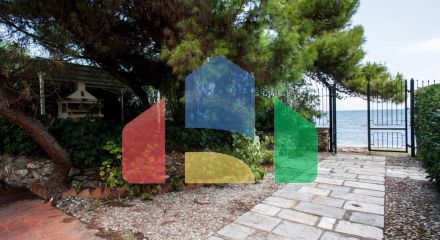 Продаж - Котедж 300 m² в Аттиці