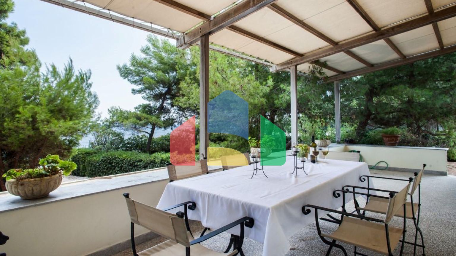 Продаж - Котедж 300 m² в Аттиці