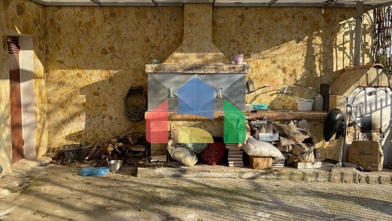 Продаж - Котедж 95 m² в Аттиці