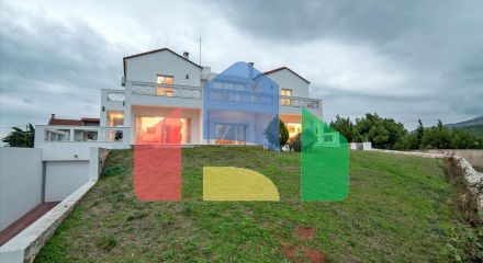 Продаж - Котедж 480 m² в Аттиці