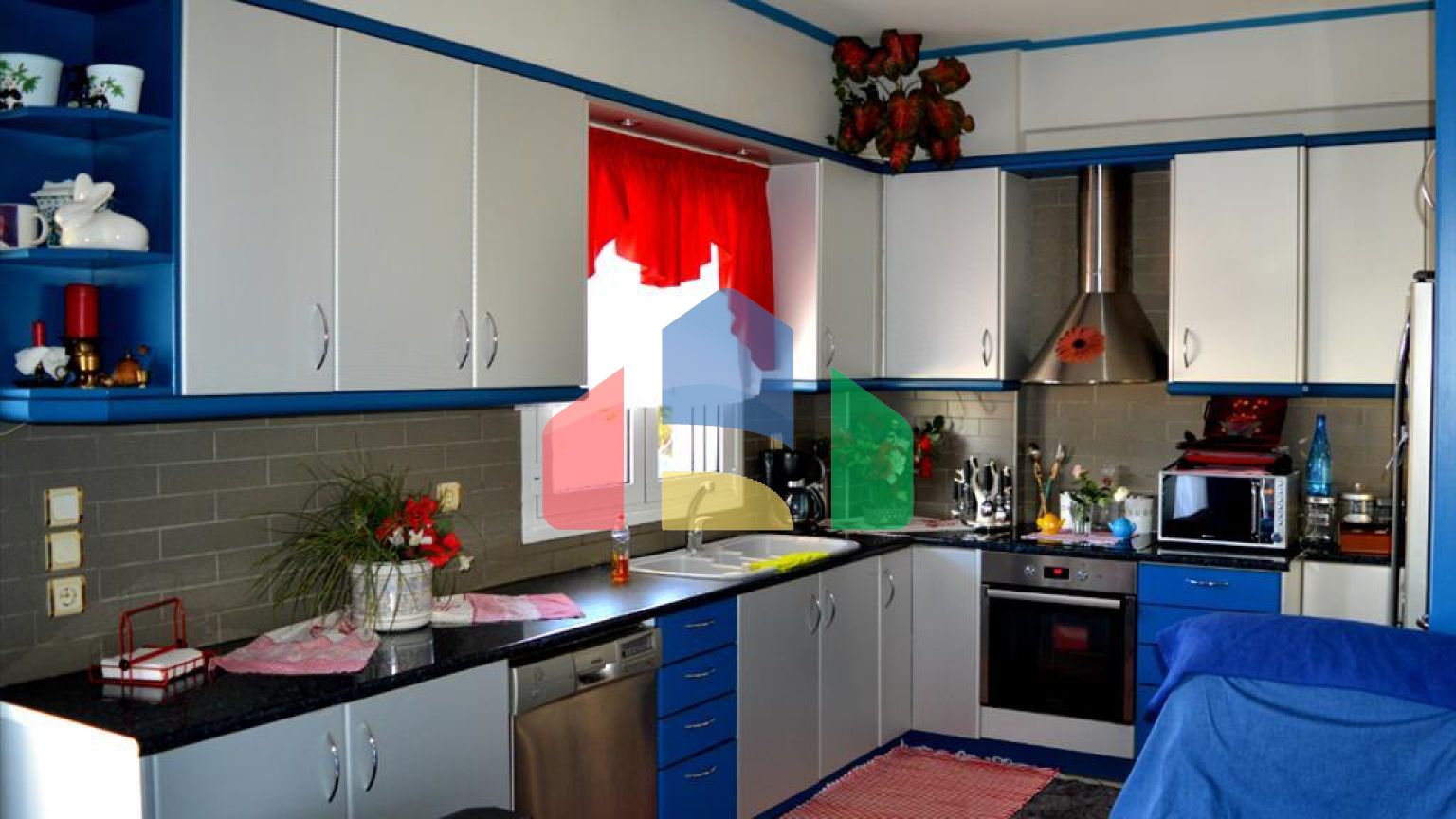 Продаж - Котедж 400 m² в Аттиці