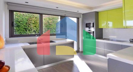 Продаж - Вілла 240 m² в Аттиці