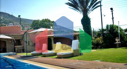 Продаж - Вілла 750 m² в Аттиці