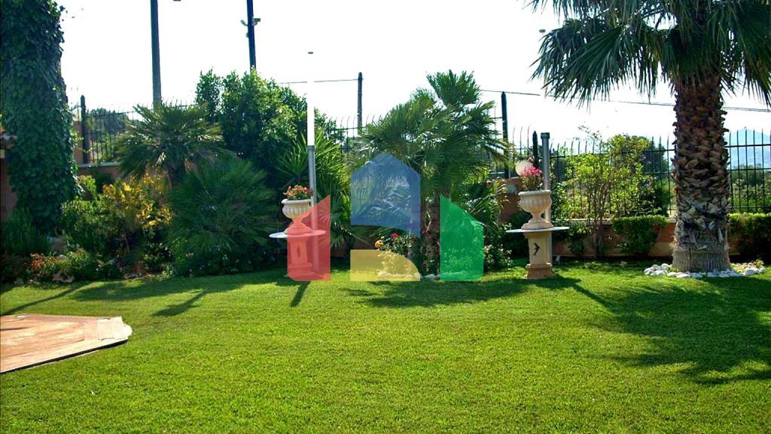 Продаж - Вілла 750 m² в Аттиці