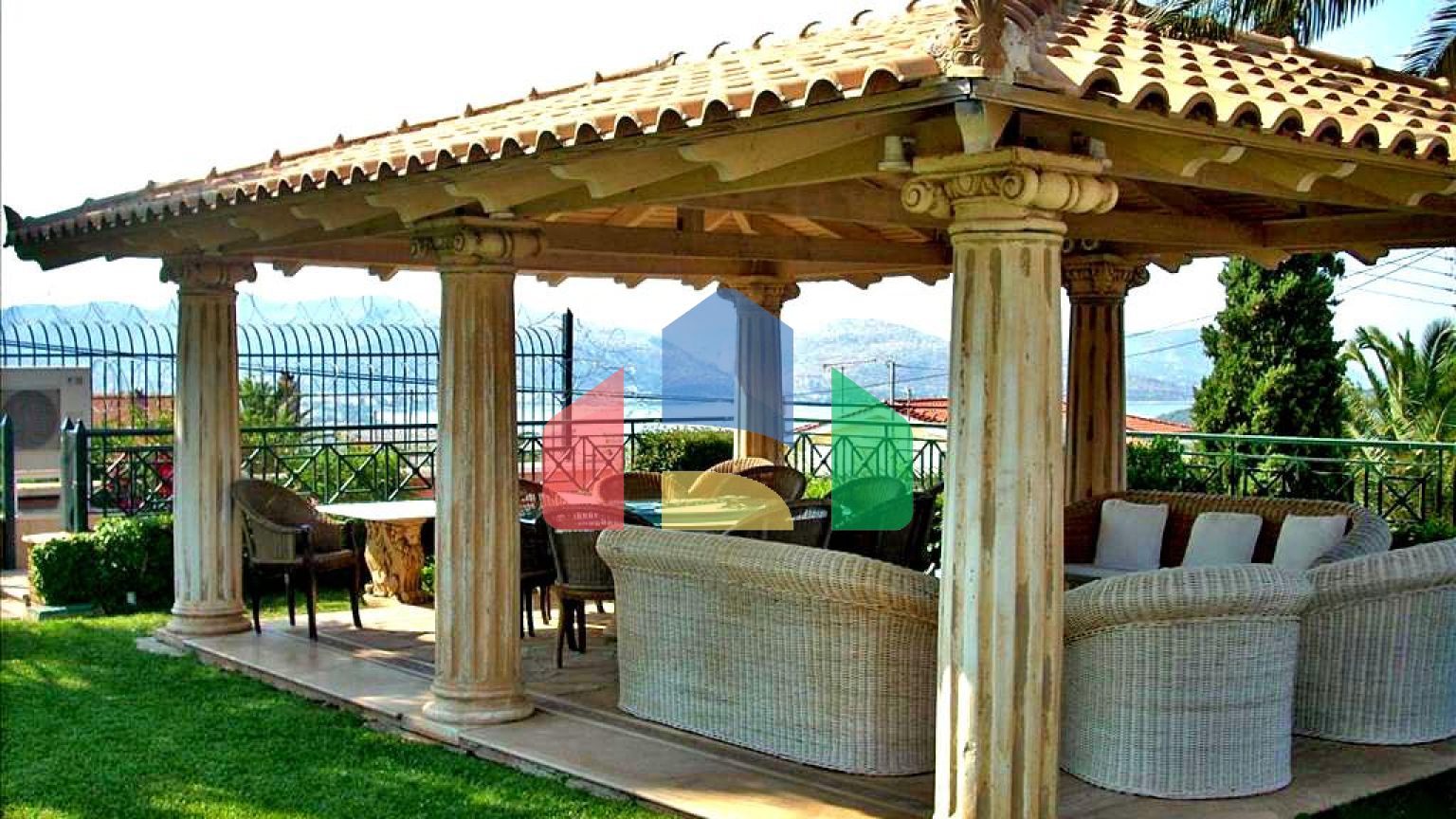 Продаж - Вілла 750 m² в Аттиці