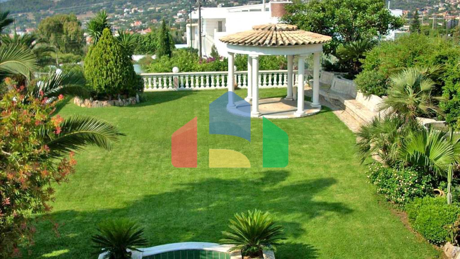 Продаж - Вілла 750 m² в Аттиці