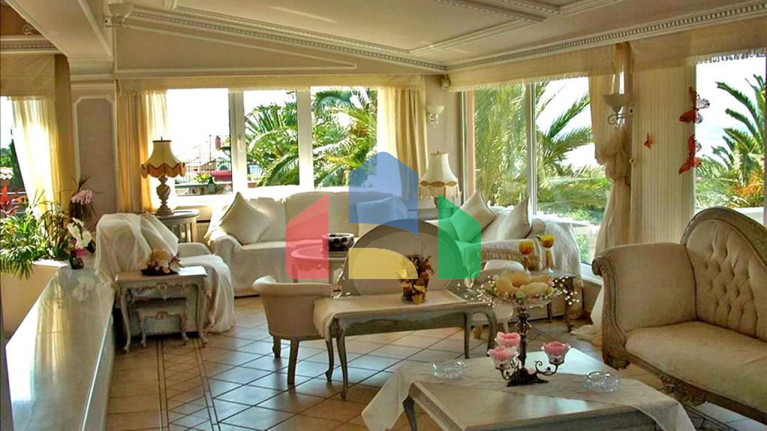 Продаж - Вілла 750 m² в Аттиці