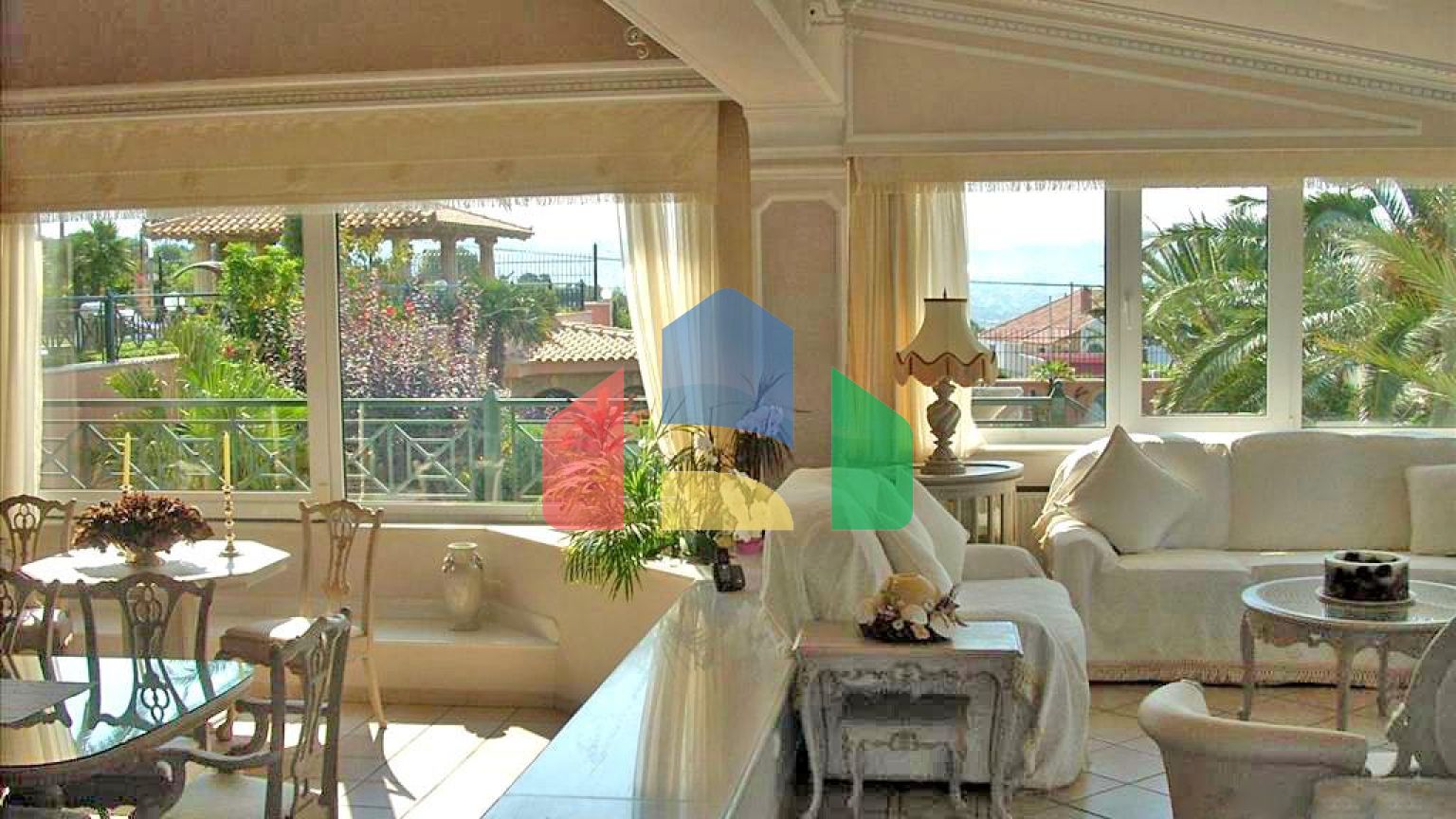 Продаж - Вілла 750 m² в Аттиці